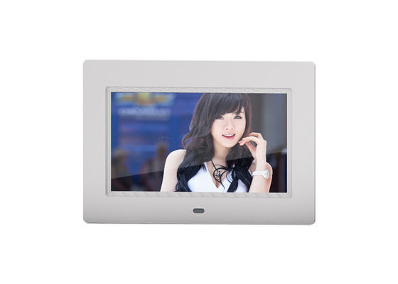 Bingkai Foto Digital Kayu Digital 7 Inci Di Kamar Tidur Atau Ruang Tamu